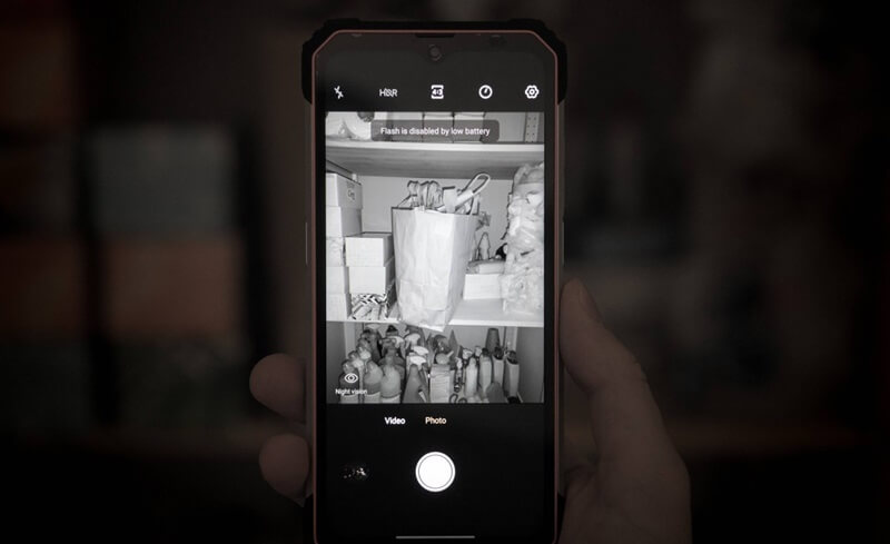 Kelebihan dan Kekurangan Pakai Flash di Kamera HP
