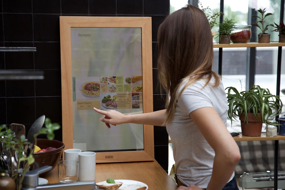 lihat resep masakan di digital mirror