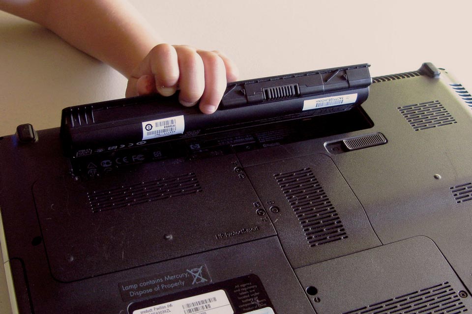 menjaga baterai laptop supaya tahan lama