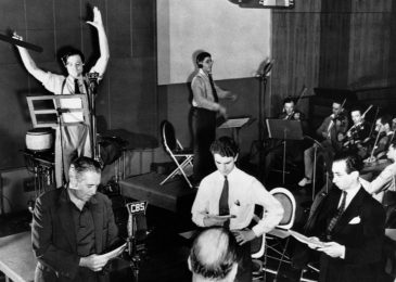 bernard hermann yang sering membuat theme song film berkolaborasi dengan orson welles