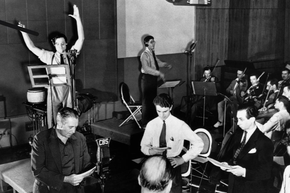 bernard hermann yang sering membuat theme song film berkolaborasi dengan orson welles