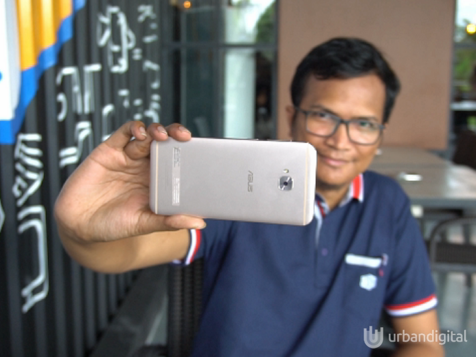 Beli ASUS ZenFone 4 Selfie Pro