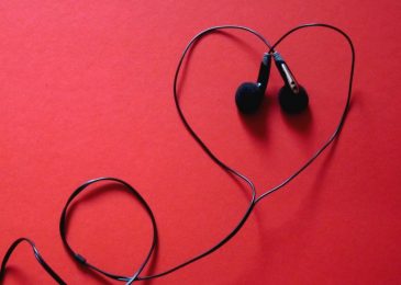 dengar lagu romantis