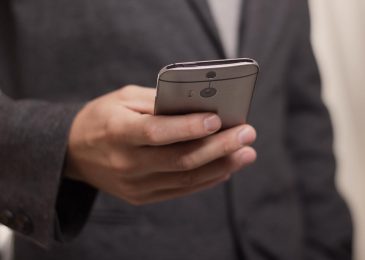 handphone untuk kegiatan bisnis perusahaan