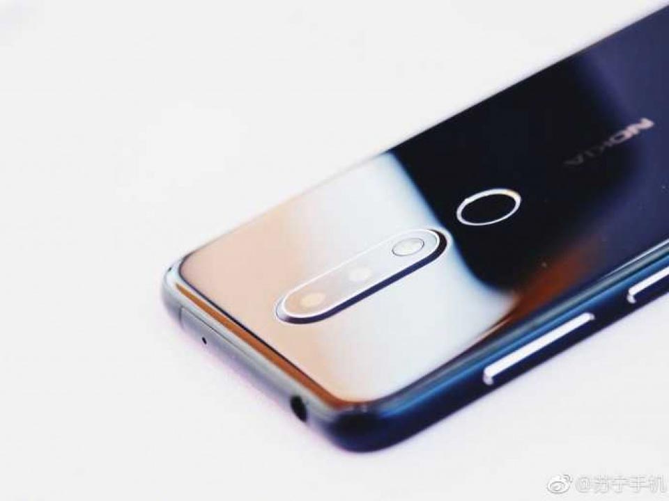 bagian belakang nokia x