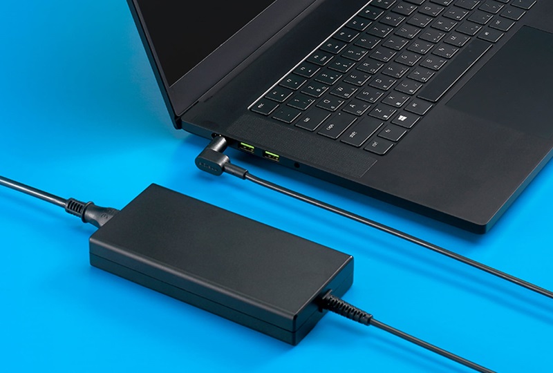 Pakai Charger yang Murah dan Bajakan - bahaya mengisi daya laptop