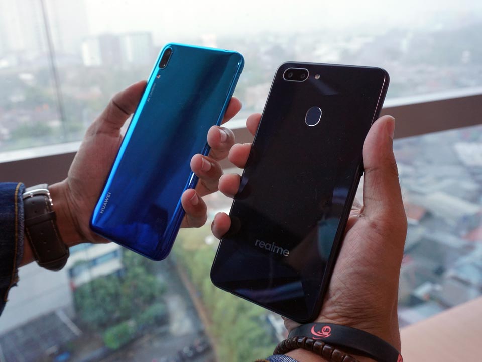 perbandingan huawei dan realme