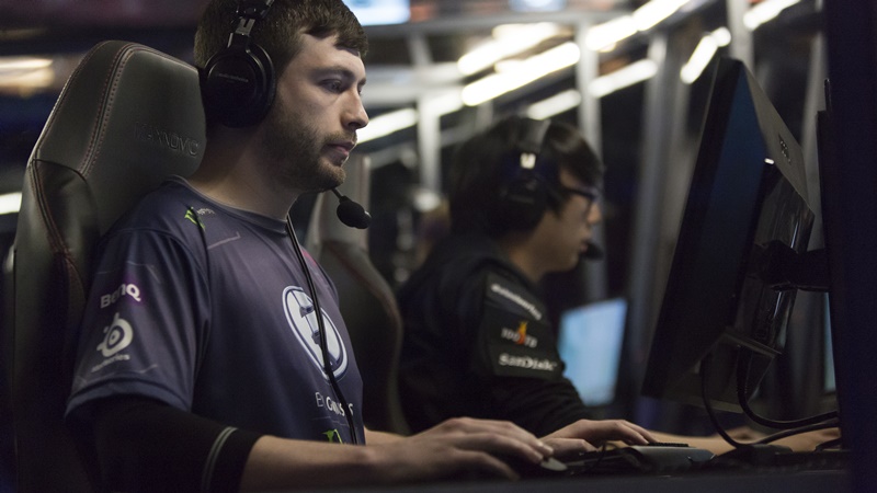 5 Tips agar Tubuh Tetap Fit dan Sehat bagi Hardcore Gamer