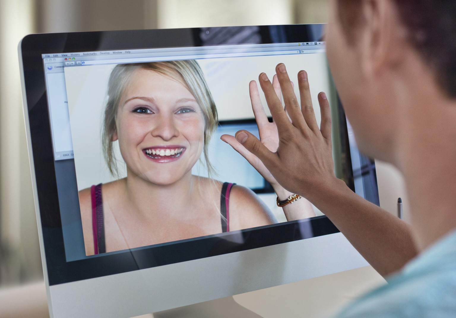 6 Teknologi Pelepas Rindu Untuk Pasangan LDR
