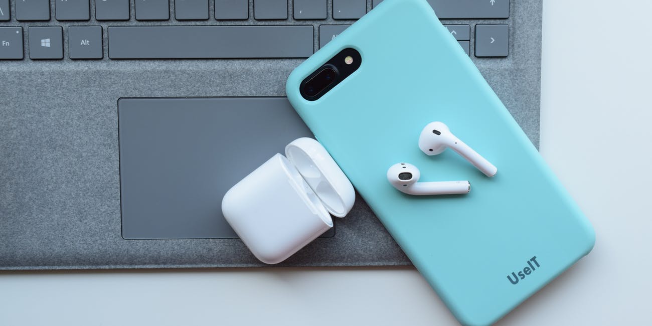 Perbandingan Wireless Earphone Erato Muse 5, Apple Airpords dan B & O E8