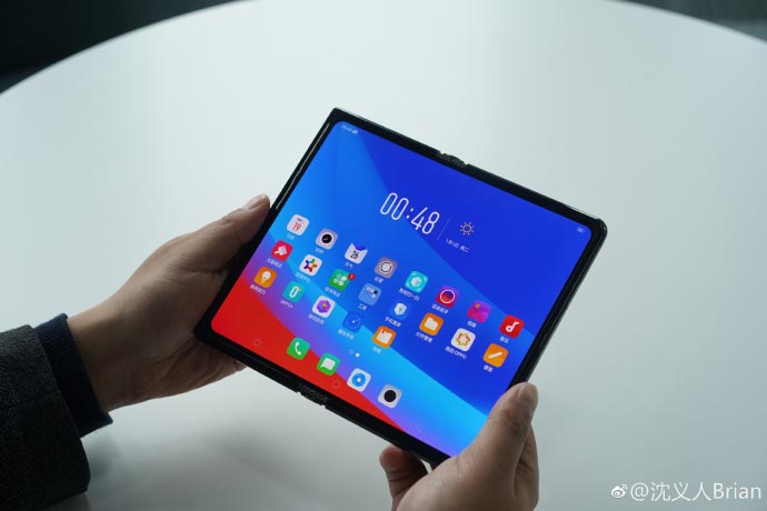 Oppo Punya Ponsel Lipat Seperti Huawei