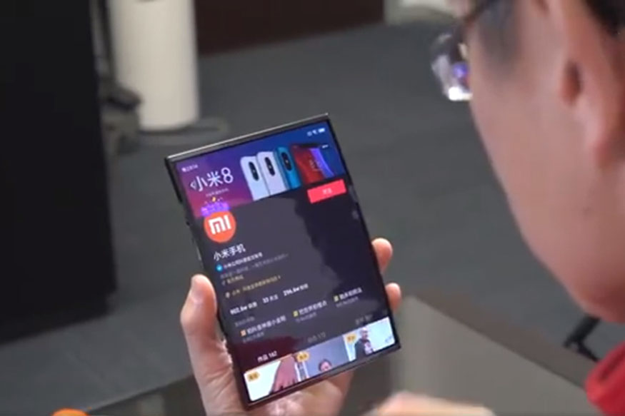 Tak Cuma Samsung, Vendor Ikut Tren Smartphone Layar Lipat