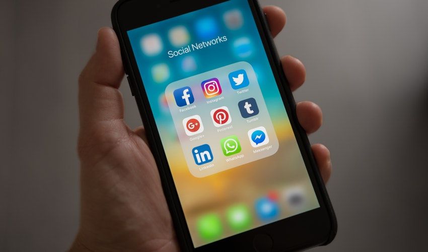 Agar Mudah Diakses, Rapikan Homescreen Smartphone dengan Tips Ini