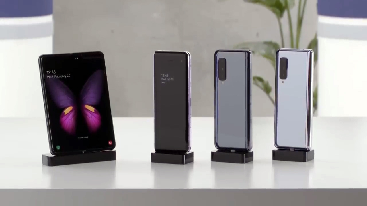 Tak Cuma Samsung, Vendor Ikut Tren Smartphone Layar Lipat