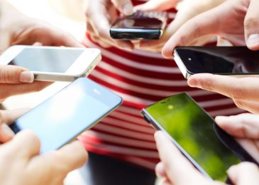 5 Tempat yang Tidak Memperbolehkan Penggunaan Smartphone