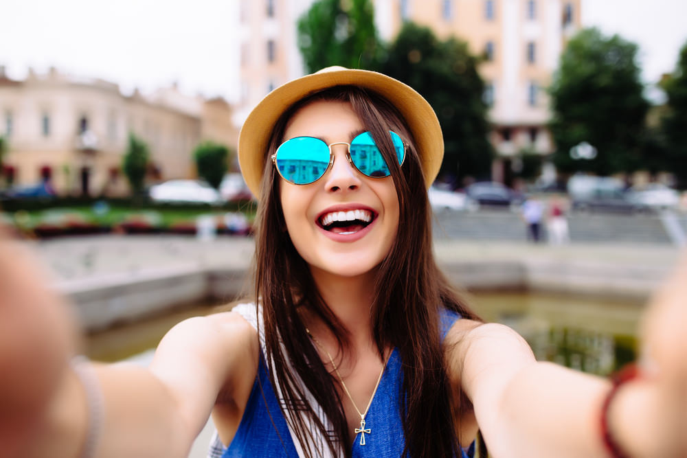 5 Smartphone Samsung ini Punya Fitur Front Flash, Pas Banget Buat Selfie