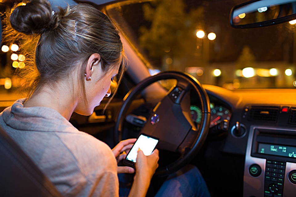 Cara Gunakan Fitur Smart Driving Agar Berkendara Lebih Aman