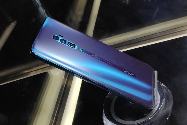 Oppo Reno dengan Kamera Pop-up Miring Resmi Dirilis