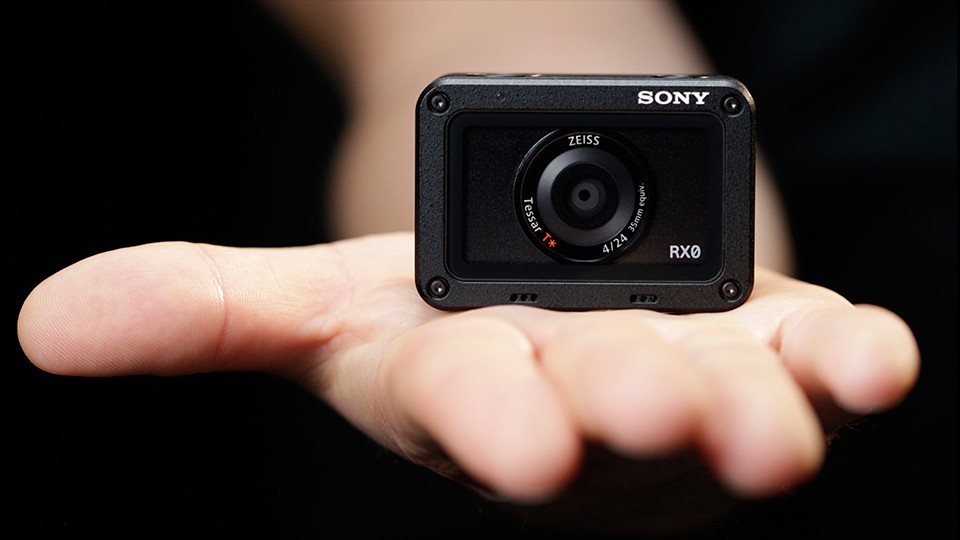 Kamera Sony RX0 II Hadir dengan Desain Minimalis untuk Vlogger