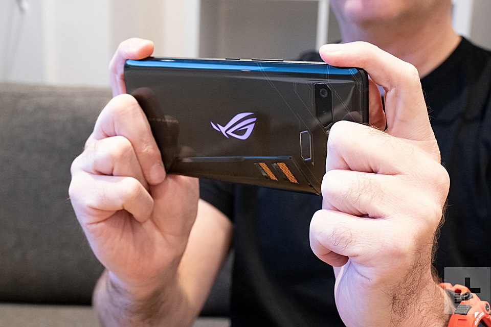 Asus Dikabarkan Gandeng Tencent Kerjakan ROG Phone Terbaru