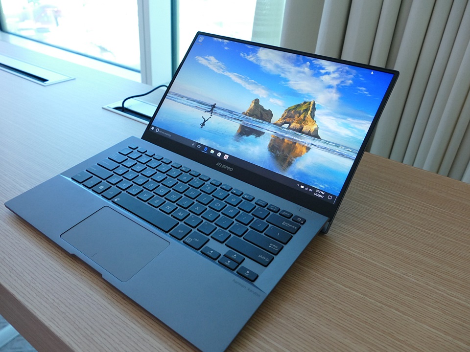 Asus Keluarkan Laptop Bisnis Tertipis di Dunia ASUSPRO B9440