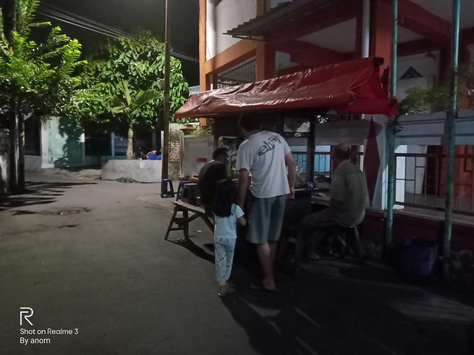 foto outdoor malam realme 3