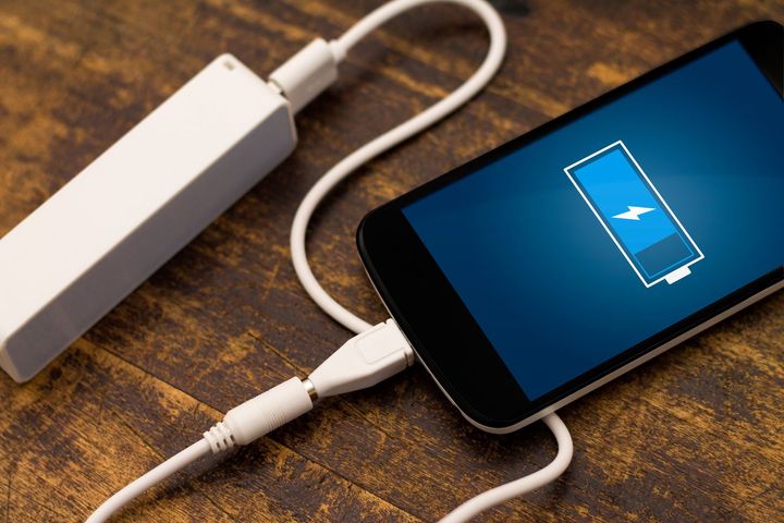 Cara Mudah Mengatasi Batu Baterai Smartphone yang Bocor