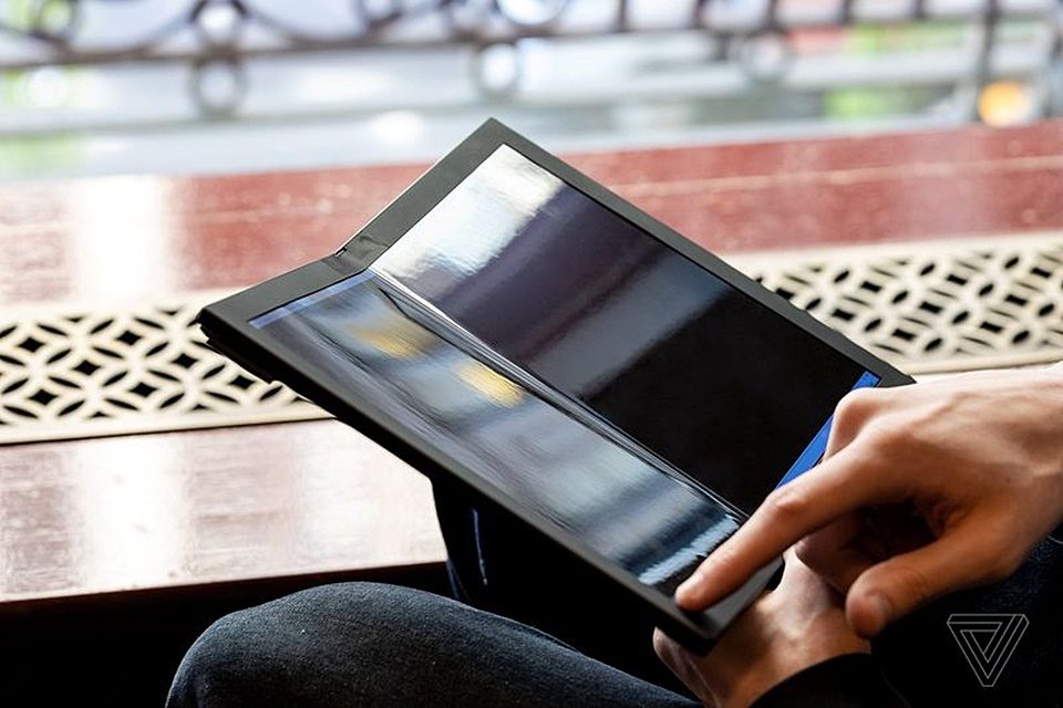 Lenovo Tengah Kembangkan PC Lipat Pertama di Dunia