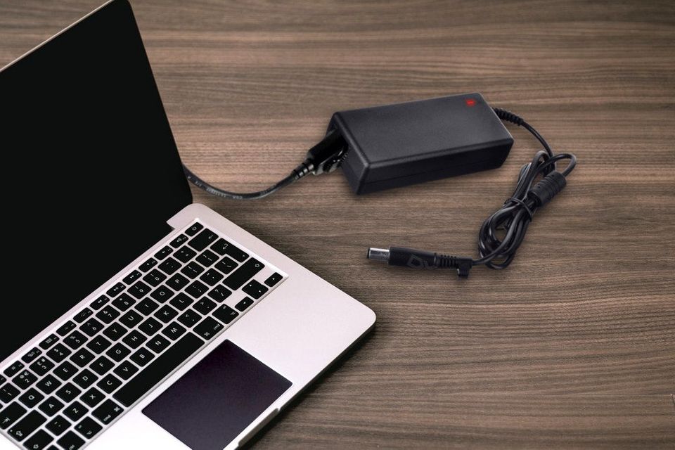 Tips Mengatasi Charger Laptop yang Tidak Mau Mengisi Daya