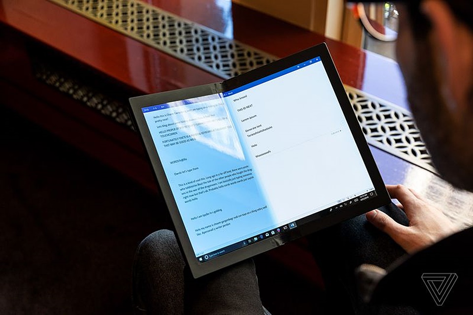 Lenovo Tengah Kembangkan PC Lipat Pertama di Dunia