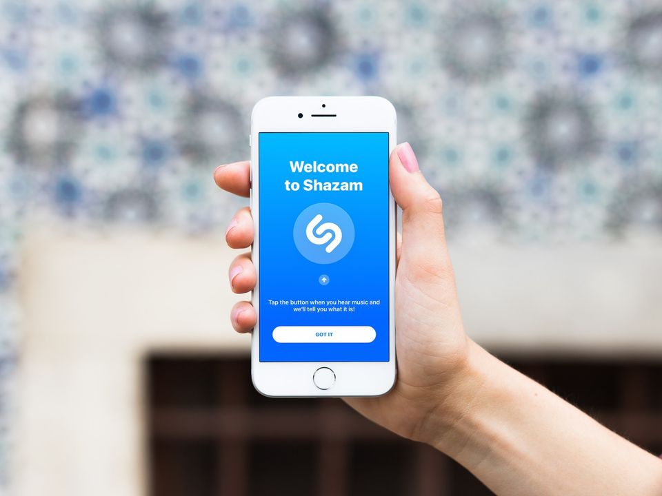 Mencari Judul Lagu dari Aplikasi Lain dengan Shazam