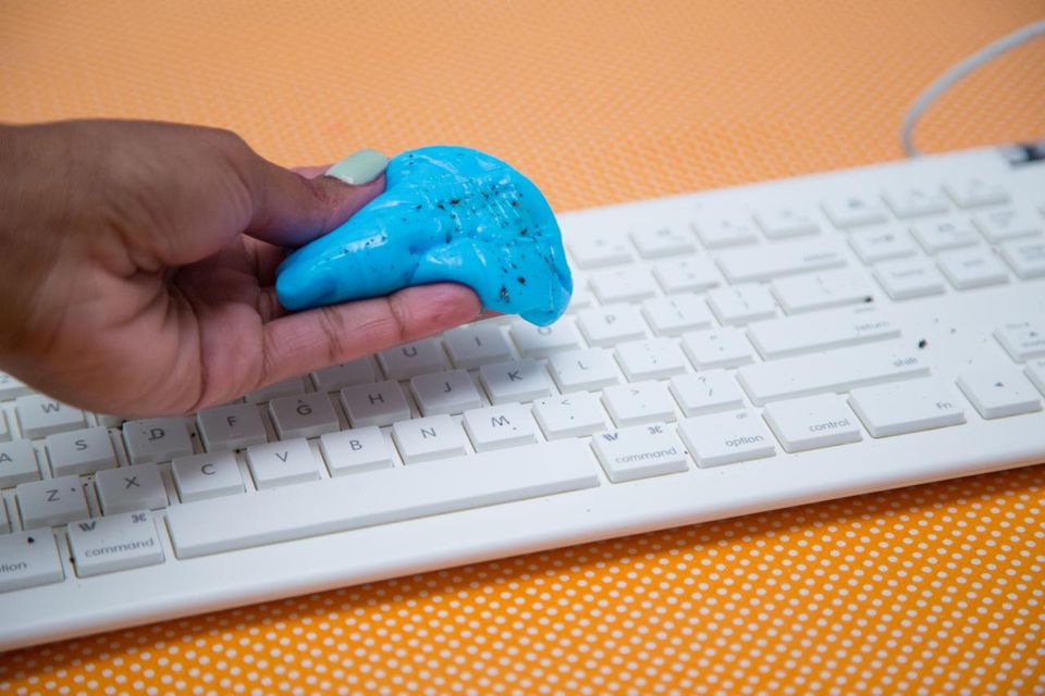 Bukan Sekedar Mainan, Slime Ternyata Bisa Membersihkan Gadget