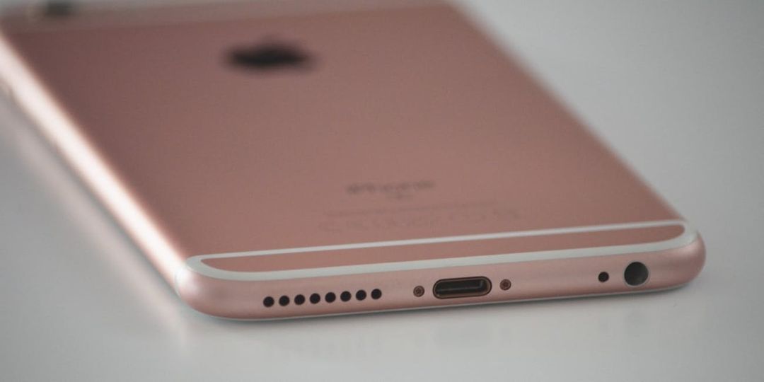 Cara Membersihkan Port Pengisi Daya iPhone