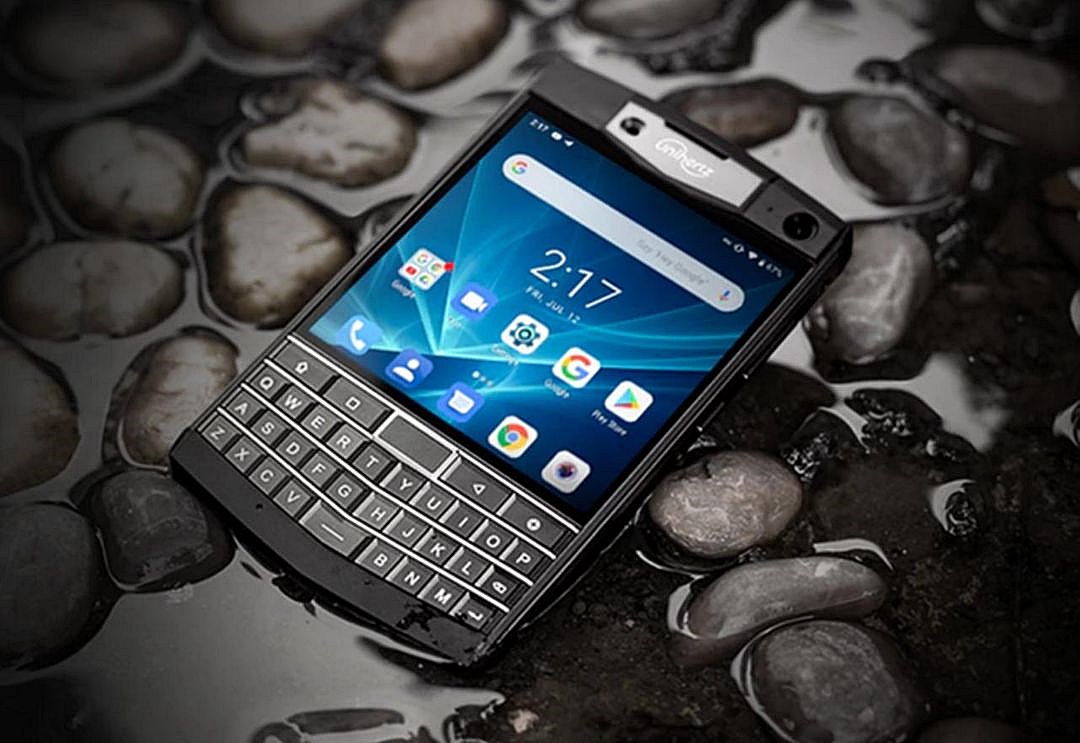 Smartphone Titan Rugged Hadir dengan Keyboard QWERTY Fisik