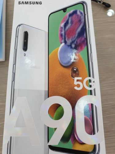 Samsung Galaxy A90 5G - Smartphone Non-Flagship Spesifikasi Tinggi