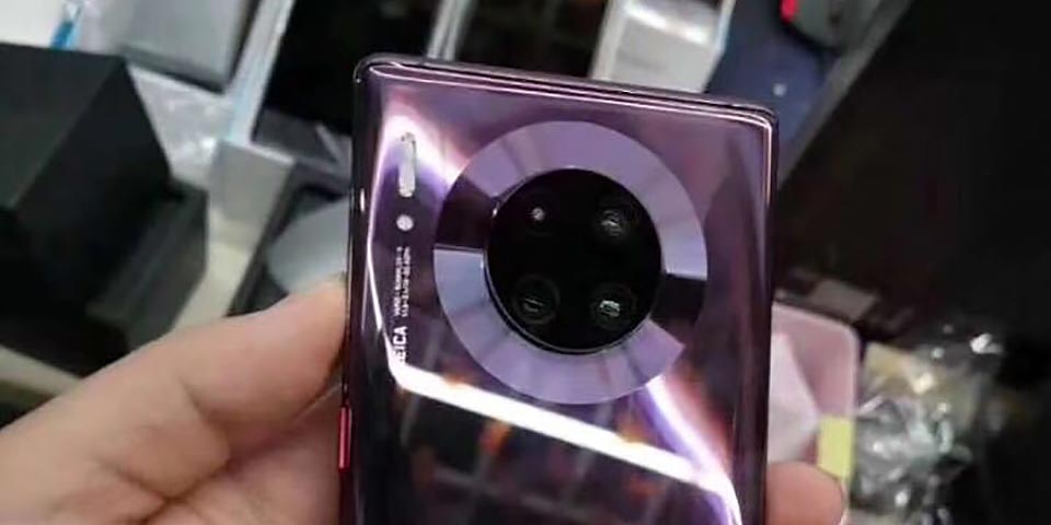 Foto Hands-on Huawei Mate 30 Pro dengan Dua Kamera 40MP