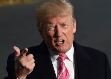 Donald Trump Mengaku Kangen Tombol Home iPhone