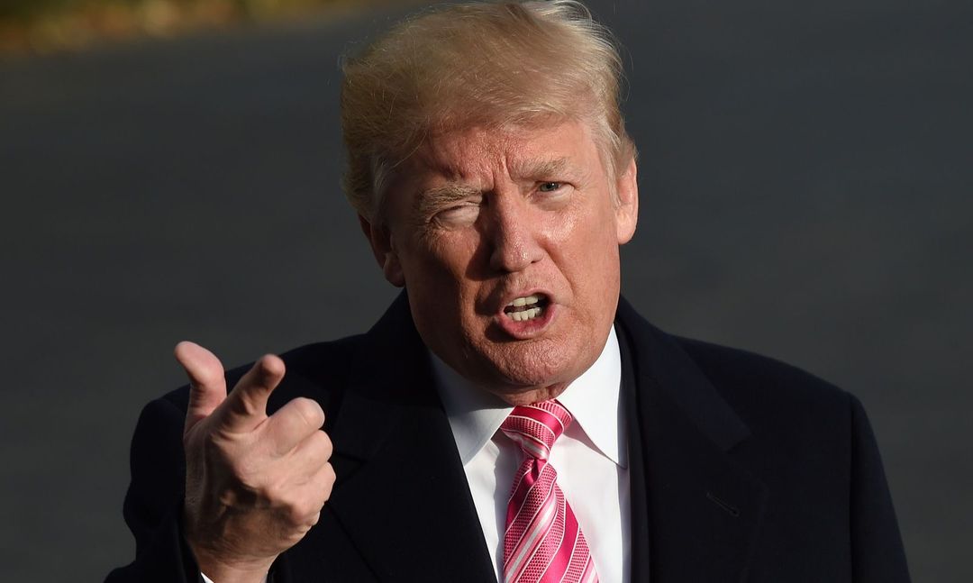 Donald Trump Mengaku Kangen Tombol Home iPhone
