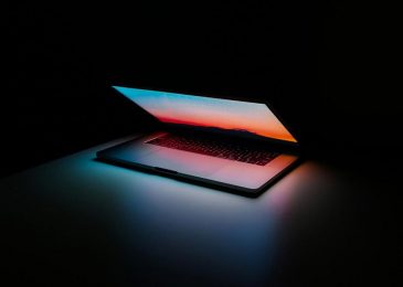 RUMOR! MacBook Pro 16-inci Akan Punya Touch Bar Berbeda