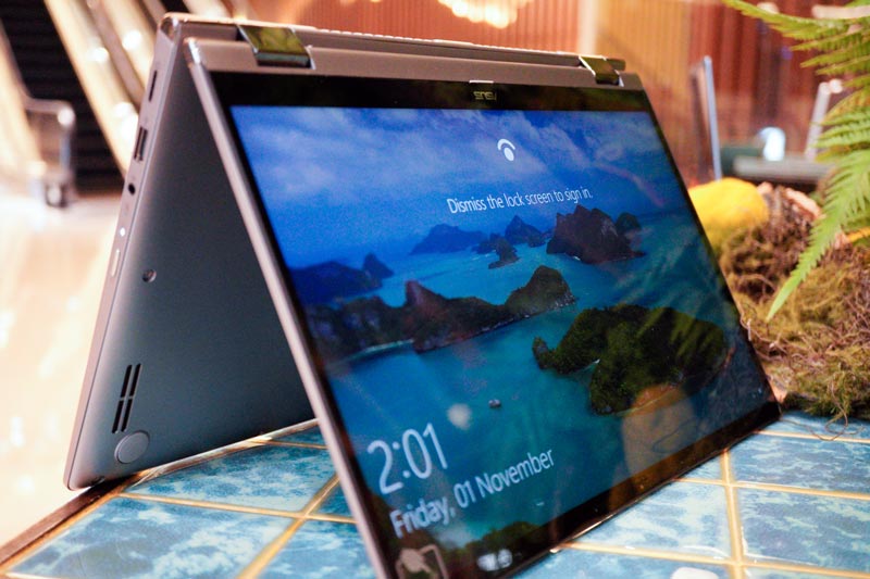 layar laptop convertible asus zenbook um462da