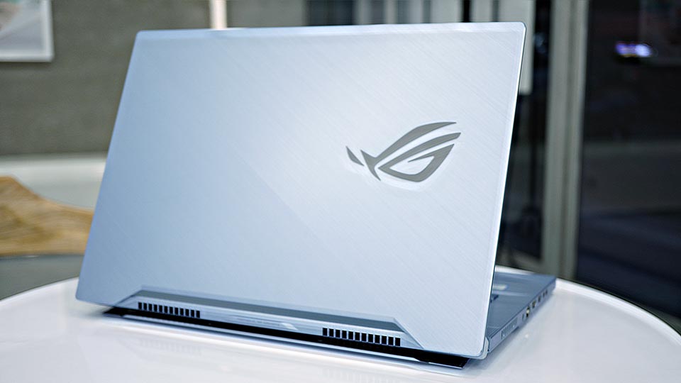 ASUS ROG Zephyrus GX502GW Glacier Blue feat