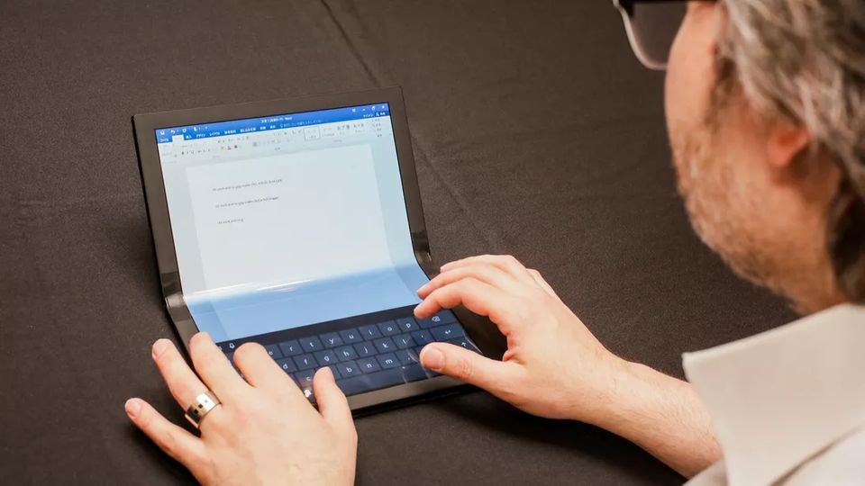 Lenovo Merilis PC Lipat Pertama di Dunia, ThinkPad X1 Fold