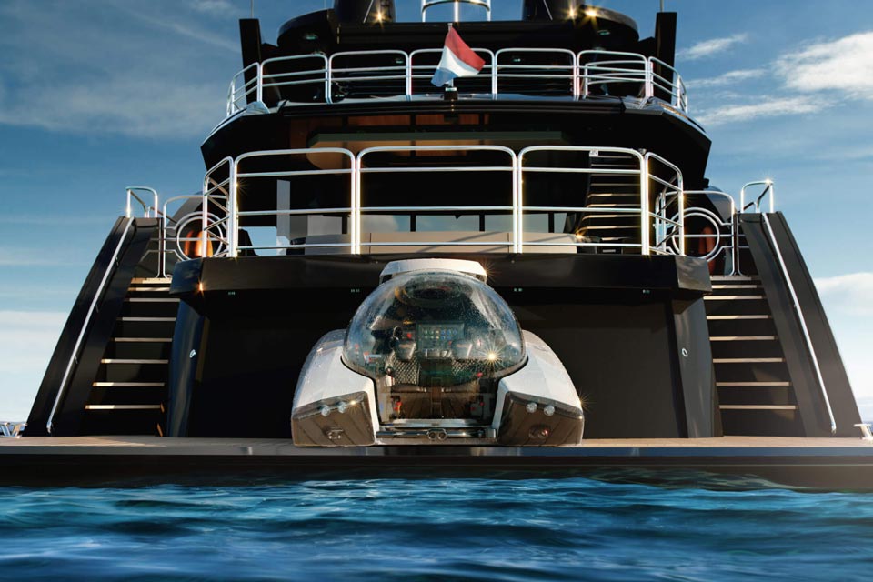 kapal selam mini nemo di yacht