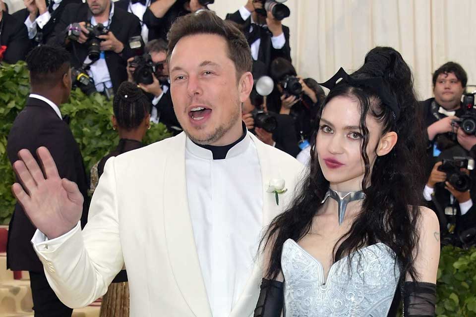 Elon Musk dan Grimes Beri Nama Anak Mereka X Æ A-12