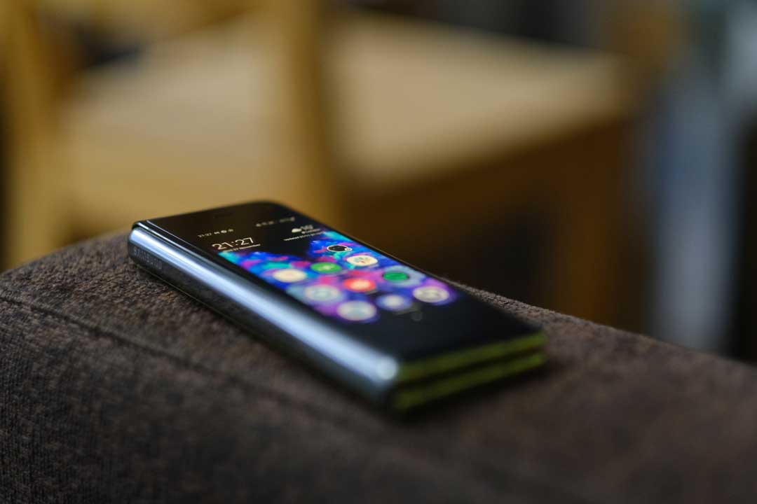 Rumor! Samsung Galaxy Fold Lite Punya Harga Separuh Versi Utama