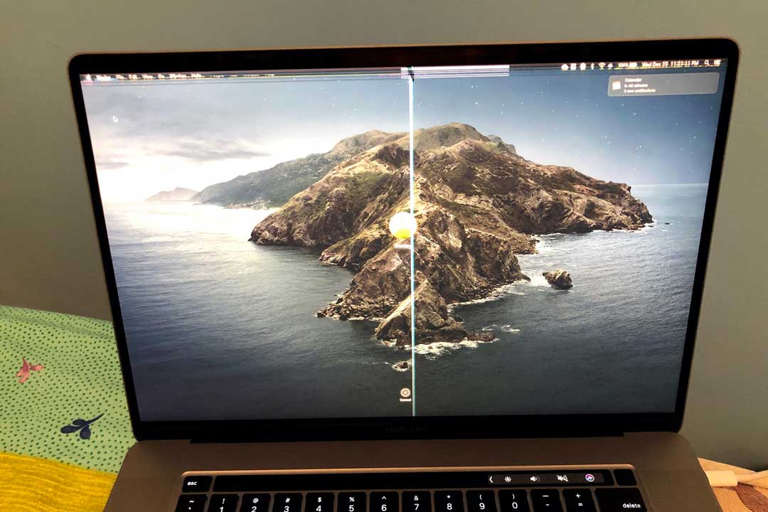 layar macbook rusak