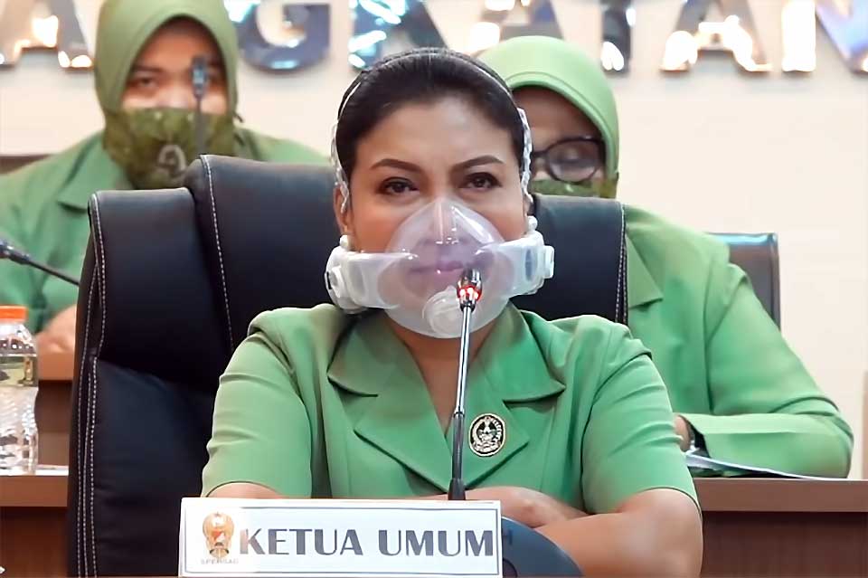 Inilah Masker Canggih Milik Istri KSAD Yang Berharga Puluhan Juta