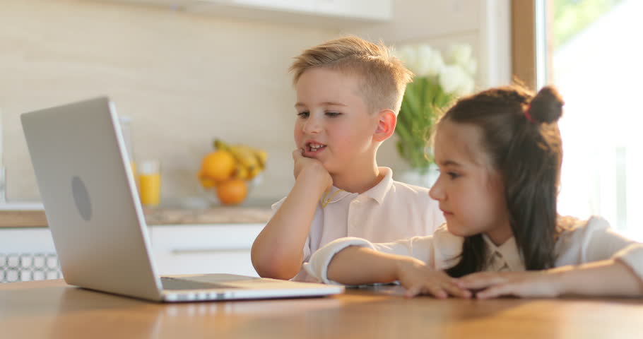 Mudah Sekali! Begini Cara Batasi Akses Internet untuk Anak