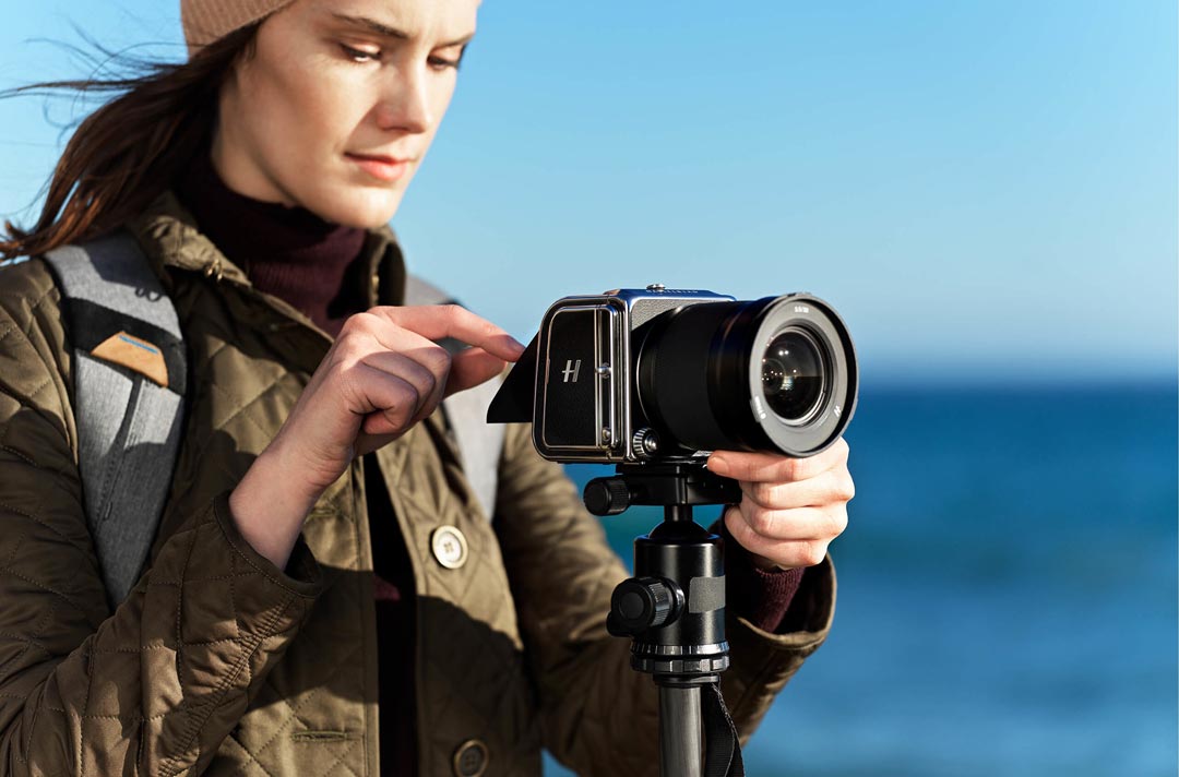 Hasselblad 907X 50C: Kamera Digital Format Medium Penampilan Retro