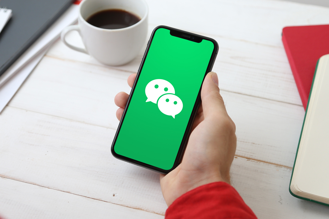 ilustrasi logo wechat di iphone